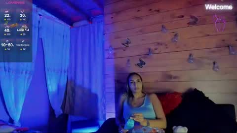 Snapshot of sara_thompson01 chatting on 10/24/25, 01:24 SARA online show from 10/24/25, 01:24