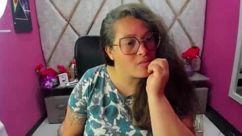 sara_thonson_ online show from 04/18/26, 04:16