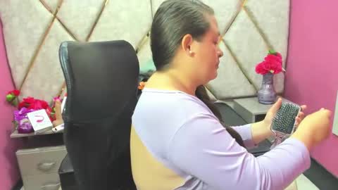 sara_thonson_ online show from 04/21/26, 04:08