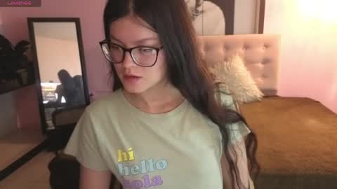 Snapshot of sara_valderrama_ chatting on 05/15/26, 01:51 sara_valderrama_ online show from 05/15/26, 01:51