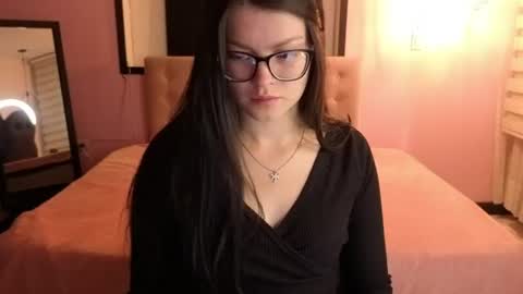 Snapshot of sara_valderrama_ chatting on 06/11/26, 12:36 sara_valderrama_ online show from 06/11/26, 12:36