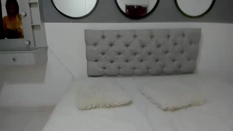 sara_valentina2 online show from 01/16/25, 02:41