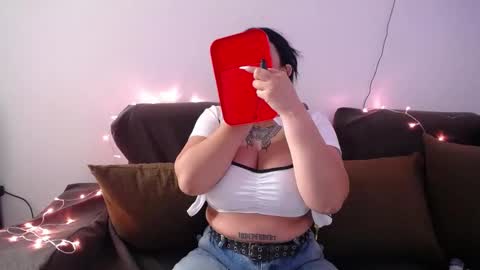 Snapshot of sara_winehouse1 chatting on 01/24/25, 03:45 1 online show from 01/24/25, 03:45