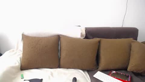 Snapshot of sara_winehouse1 chatting on 02/13/25, 12:54 1 online show from 02/13/25, 12:54