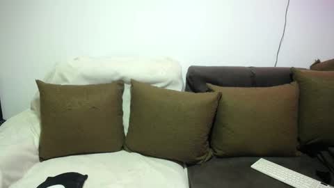 Snapshot of sara_winehouse1 chatting on 02/15/25, 10:00 1 online show from 02/15/25, 10:00