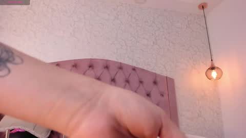 Sara  online show from 04/05/26, 06:49