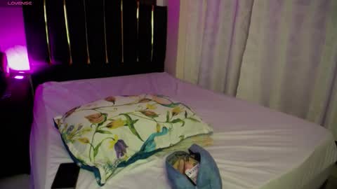 saraa_li online show from 02/11/26, 03:44