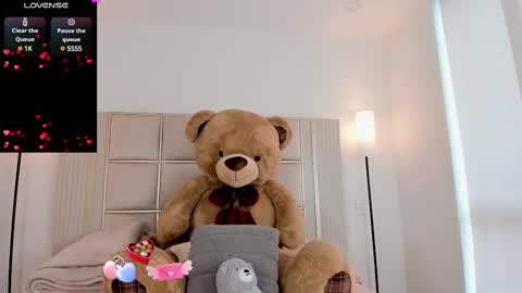 Snapshot of saraa_milleer chatting on 02/11/25, 09:56 Sara Miller online show from 02/11/25, 09:56