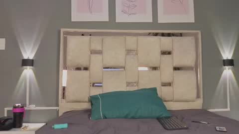 sara online show from 09/12/25, 03:06