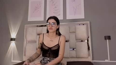 sara online show from 11/15/25, 03:04