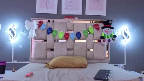 sara online show from 12/04/25, 03:05