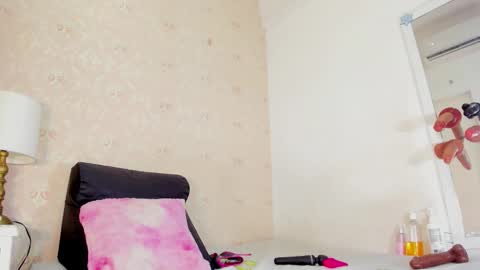 saraacollinss online show from 11/29/25, 09:18