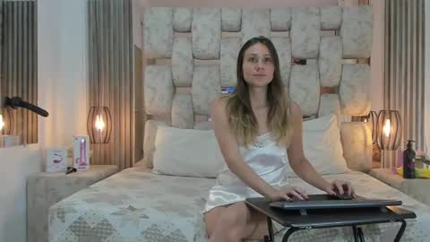 Snapshot of saraandjhony chatting on 01/04/25, 04:43 saraANDyoni online show from 01/04/25, 04:43