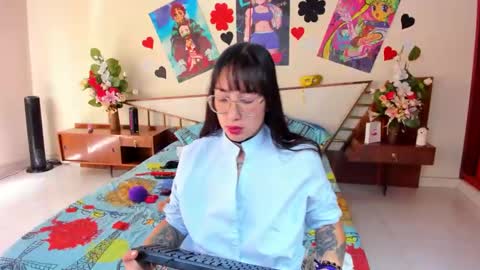 Snapshot of saraandmarilyn chatting on 01/15/25, 04:54 Alahia and Marilyn online show from 01/15/25, 04:54