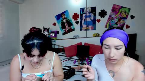 Snapshot of saraandmarilyn chatting on 09/30/25, 01:38 Alahia and Marilyn online show from 09/30/25, 01:38