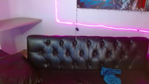 Snapshot of saraapril_1 chatting on 12/22/24, 11:20 SARAHGIL online show from 12/22/24, 11:20