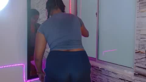 Snapshot of saraapril_1 chatting on 12/23/24, 07:20 SARAHGIL online show from 12/23/24, 07:20