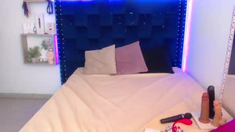 Snapshot of saraapril_1 chatting on 02/02/25, 12:35 SARAHGIL online show from 02/02/25, 12:35