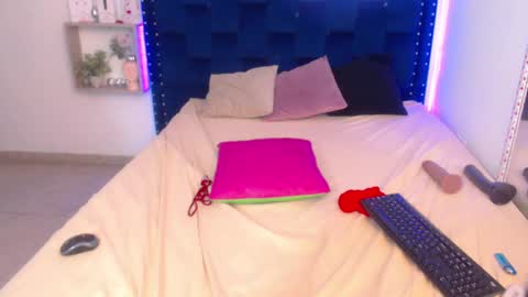 Snapshot of saraapril_1 chatting on 02/02/25, 03:39 SARAHGIL online show from 02/02/25, 03:39