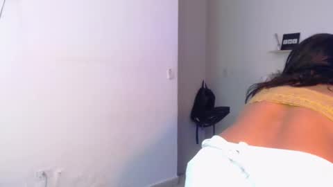 Snapshot of saraapril_1 chatting on 02/05/25, 01:47 SARAHGIL online show from 02/05/25, 01:47