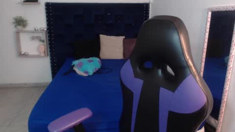 Snapshot of saraapril_1 chatting on 02/12/25, 09:22 SARAHGIL online show from 02/12/25, 09:22