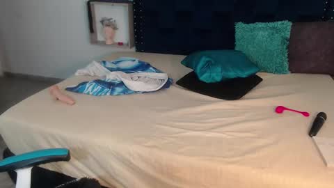 Snapshot of saraapril_1 chatting on 02/25/25, 11:55 SARAHGIL online show from 02/25/25, 11:55