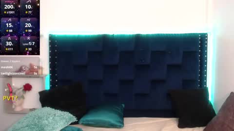 Snapshot of saraapril_1 chatting on 03/08/25, 12:33 SARAHGIL online show from 03/08/25, 12:33