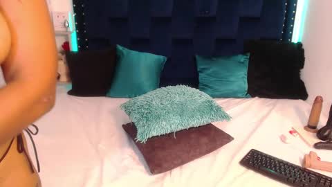 Snapshot of saraapril_1 chatting on 03/12/25, 01:58 SARAHGIL online show from 03/12/25, 01:58