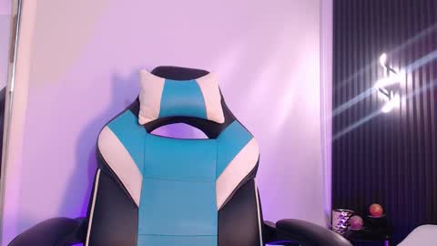 Sara online show from 11/17/25, 04:07