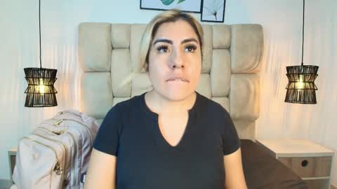 Snapshot of sarablonde_t chatting on 05/27/26, 01:57 sarablonde_t online show from 05/27/26, 01:57