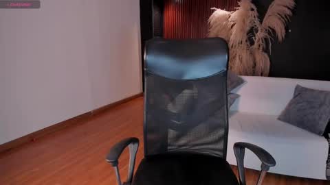 Sara  Everyday From 1430 to 2130 Col Time online show from 02/05/25, 12:53