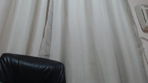 saradorj92 online show from 10/04/25, 08:34