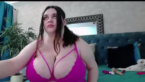 Snapshot of saraelise chatting on 05/19/26, 05:19 saraelise online show from 05/19/26, 05:19