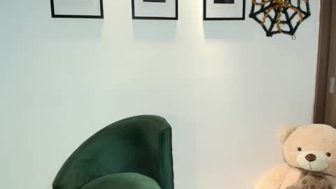 Sara online show from 11/11/25, 04:56