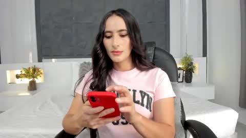 Snapshot of saragomez_1 chatting on 04/23/26, 01:02 Sara Gomez online show from 04/23/26, 01:02