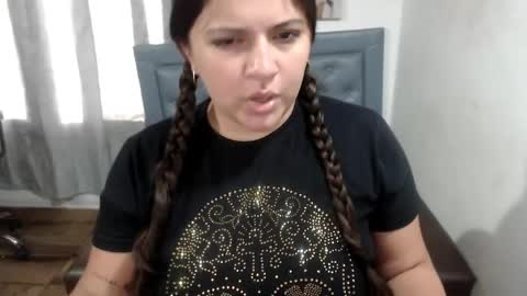 Snapshot of sarah_acero chatting on 05/21/26, 04:14 sarah online show from 05/21/26, 04:14