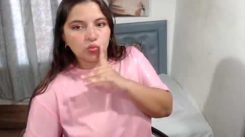 Snapshot of sarah_acero chatting on 05/31/26, 12:23 sarah online show from 05/31/26, 12:23