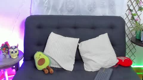 Snapshot of sarah_and_nicolle chatting on 01/11/25, 11:24 Sarah Redhair  Nicolle Black hair  online show from 01/11/25, 11:24