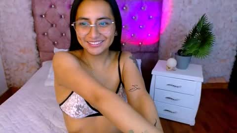 sarah_bubbles online show from 12/04/25, 01:42