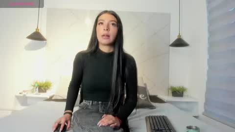 sarah_collens_ online show from 06/16/26, 11:24