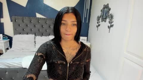 Snapshot of sarah_curtis chatting on 01/09/26, 11:17 Sarah online show from 01/09/26, 11:17