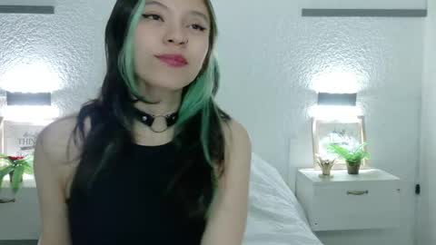 Snapshot of sarah_cute028 chatting on 05/28/26, 01:19 Sarah online show from 05/28/26, 01:19