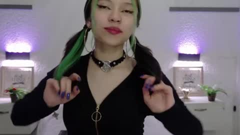 Snapshot of sarah_cute028 chatting on 06/15/26, 01:35 Sarah online show from 06/15/26, 01:35