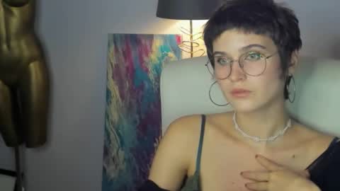 Sarah online show from 09/18/25, 01:35