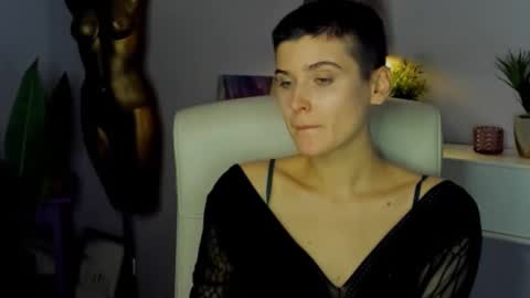 Snapshot of sarah_desire01 chatting on 11/11/25, 02:28 Sarah online show from 11/11/25, 02:28