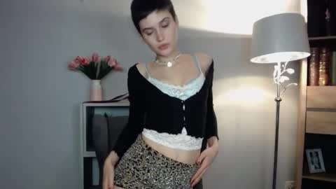 Snapshot of sarah_desire01 chatting on 12/14/25, 02:55 Sarah online show from 12/14/25, 02:55