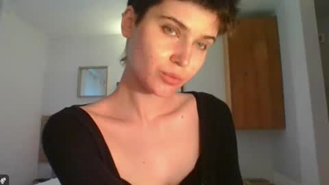 Snapshot of sarah_desire01 chatting on 02/17/26, 07:38 Sarah online show from 02/17/26, 07:38