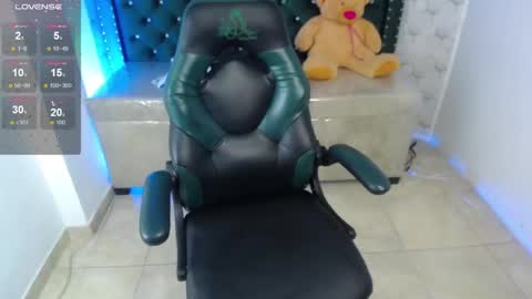 Snapshot of sarah_evansm chatting on 10/04/25, 02:42 Sara online show from 10/04/25, 02:42