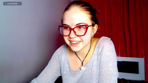 Snapshot of sarah_hs chatting on 12/09/24, 06:25 Sarah online show from 12/09/24, 06:25