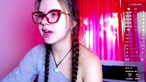 Snapshot of sarah_hs chatting on 12/13/24, 07:47 Sarah online show from 12/13/24, 07:47